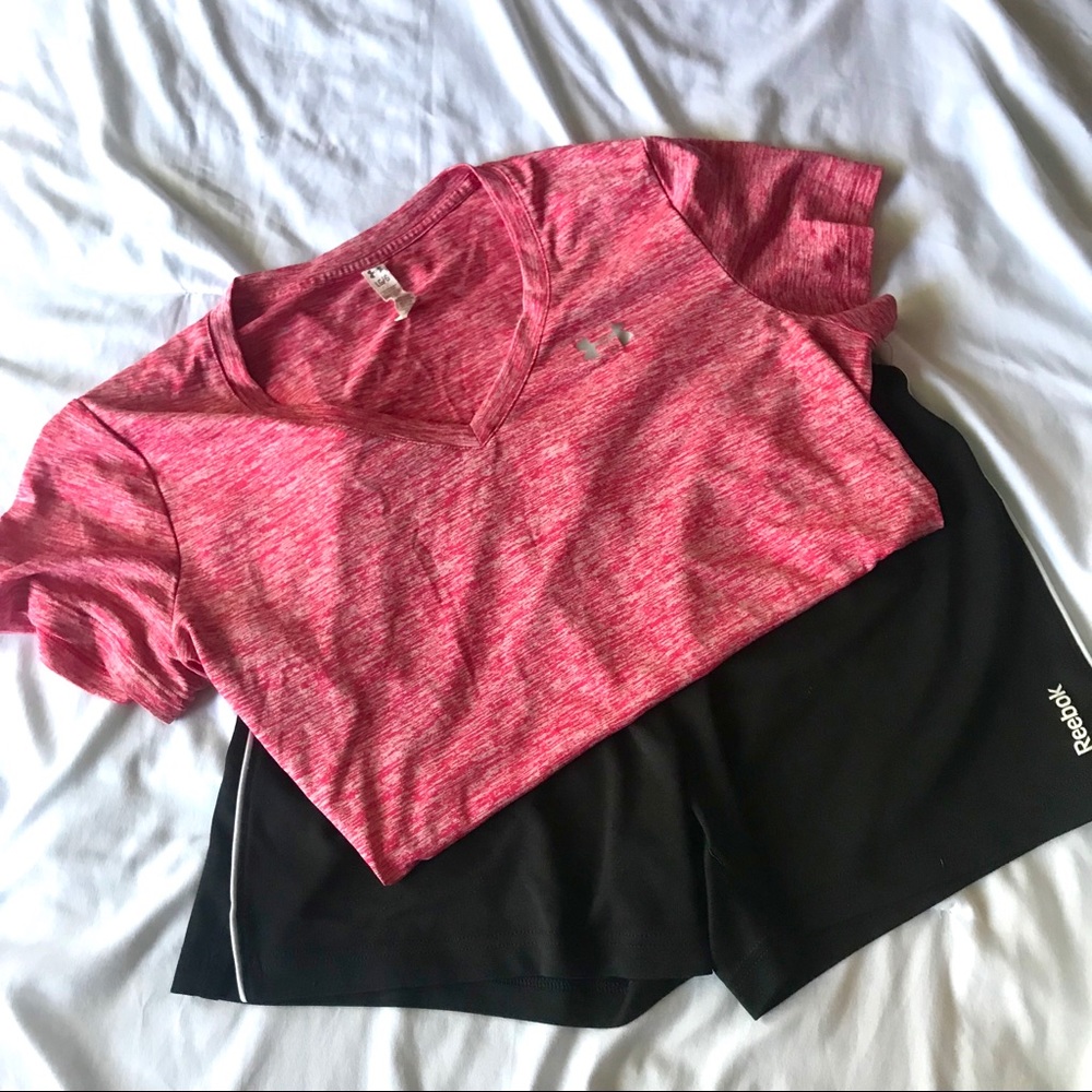 SALE!! Under Armour Red Loose Heat Gear Tee